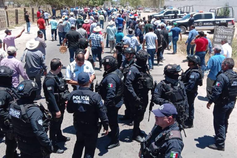 Agricultores logran tomar instalaciones de Pemex en Culiacán