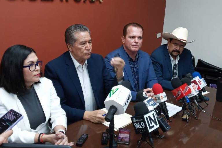 Serénese, señor Rector, le dicen a Madueña Molina desde el Congreso