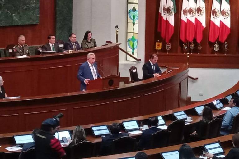 Honra Congreso de Sinaloa con letras de oro Bicentenario del Colegio Militar