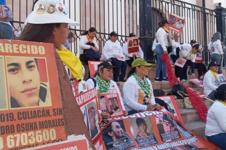 ‘¿Y nuestros hijos dónde están?’; madres de desaparecidos marchan en Culiacán