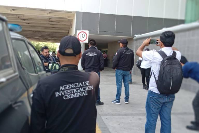 Arriban agentes de la FGR al Aeropuerto de Culiacán