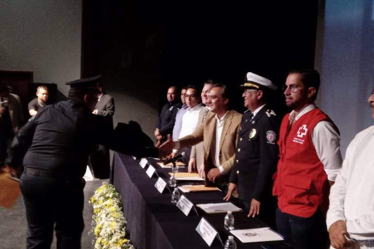 Celebran la entrega de los bomberos de Culiacán y agradecen a sus familias