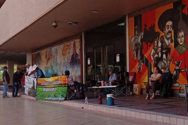 Productores agrícolas de Sinaloa toman Palacio de Gobierno ante incumplimiento de pagos
