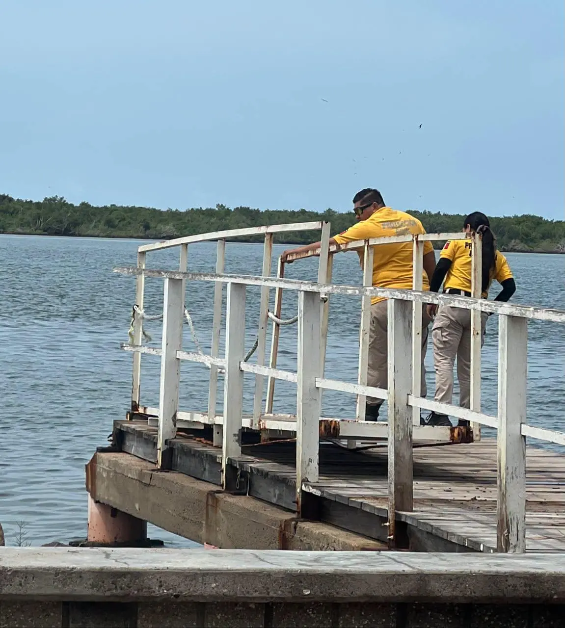$!Se desborda el mar y entra a las calles de Teacapán, en Escuinapa