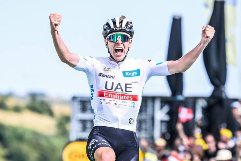 Pogacar gana etapa por delante de un Vingegaard que se garantiza el Tour