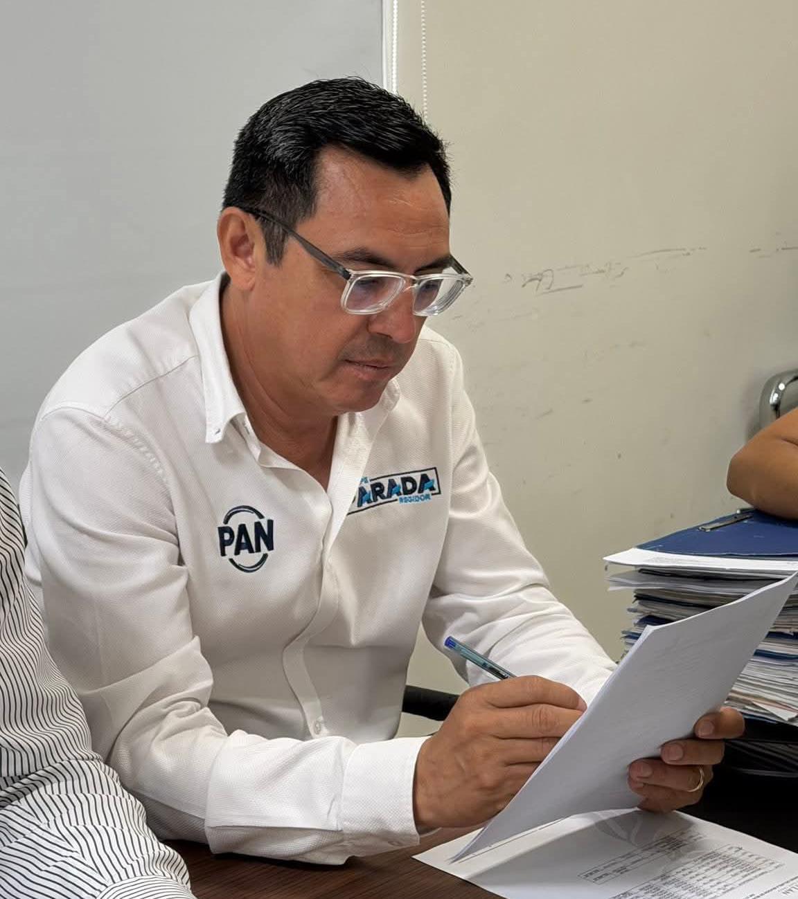$!Si los funcionarios se quieren ausentar por sus aspiraciones, que renuncien entonces: Regidor