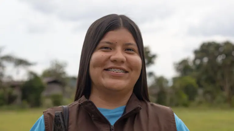 Brigitte Escobar durante un encuentro de guardias indígenas en Ecuador.
