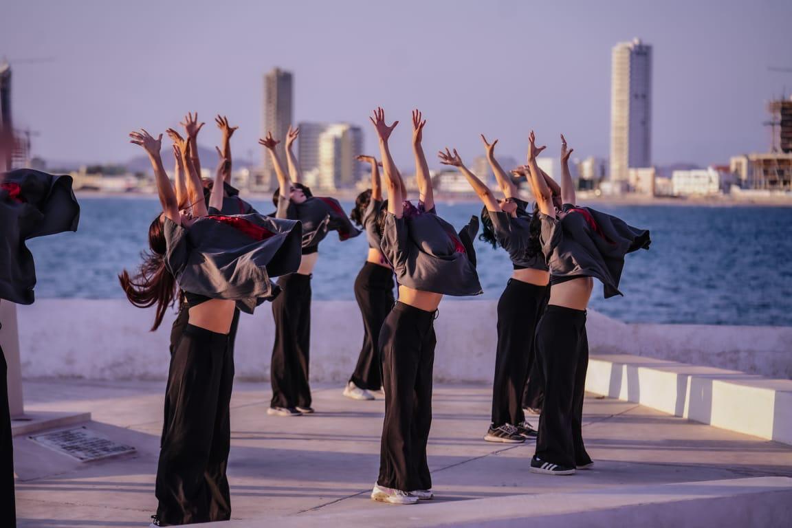 $!Mazatlán celebra el 50 aniversario del ISIC con muestra monumental de danza folklórica