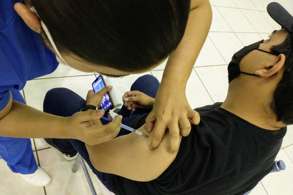 $!Inicia vacunación contra el Covid-19 a personas de 30 a 39 años en Los Mochis