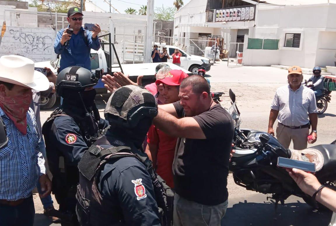 $!Maiceros toman Culiacán y paralizan el Aeropuerto