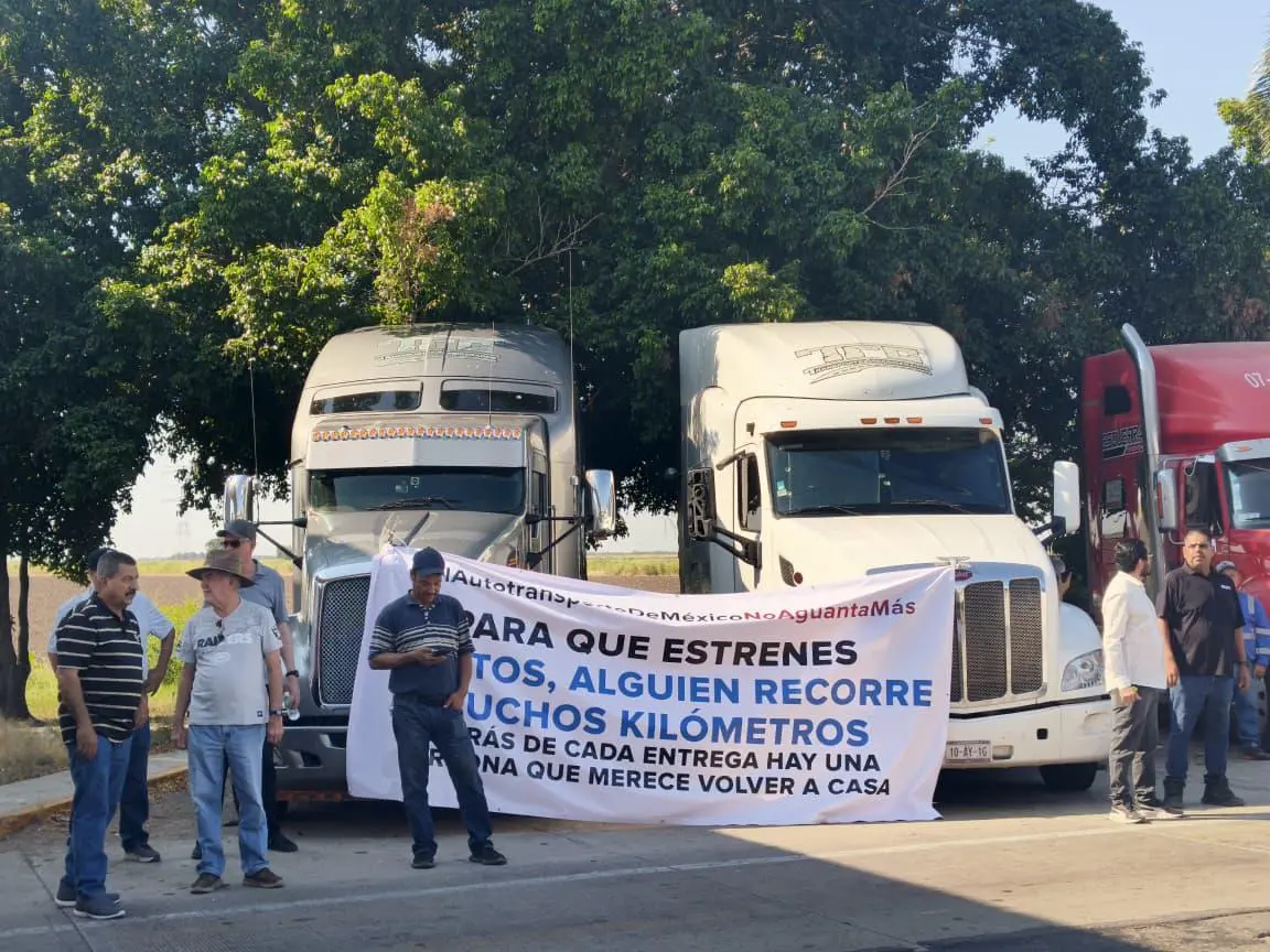 $!Transportistas se suman al paro nacional en Sinaloa por inseguridad y extorsiones