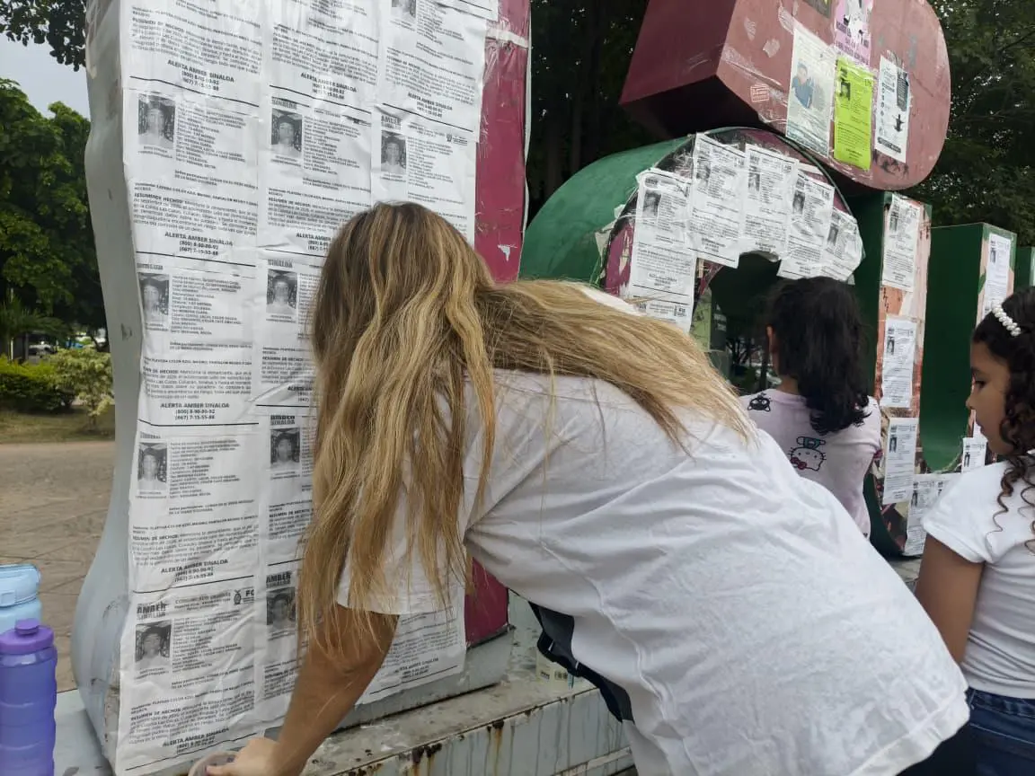 $!Tapizan letras de Culiacán con ficha del adolescente Jesús Ventura Cabrera, desaparecido hace 11 días