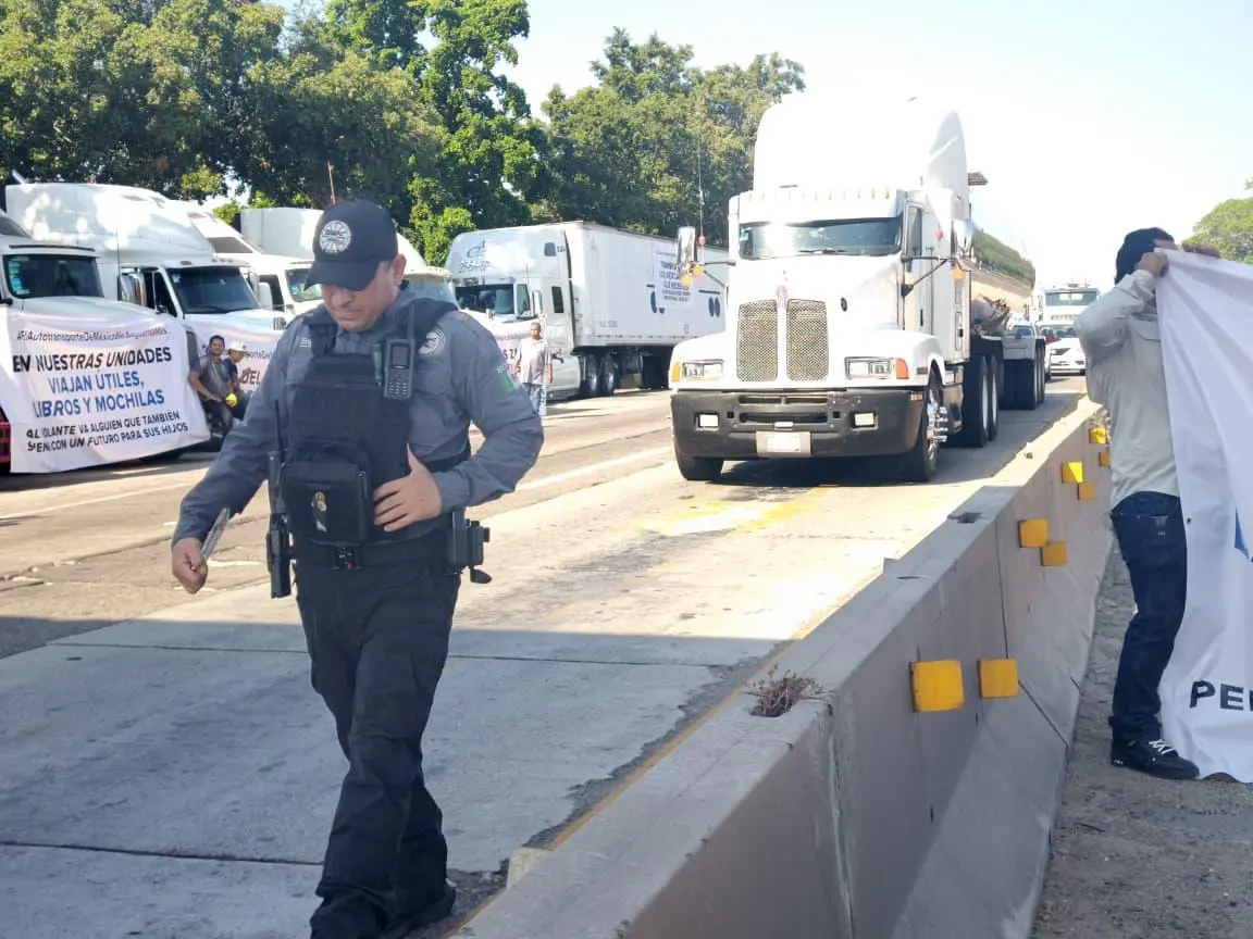 $!Transportistas se suman al paro nacional en Sinaloa por inseguridad y extorsiones