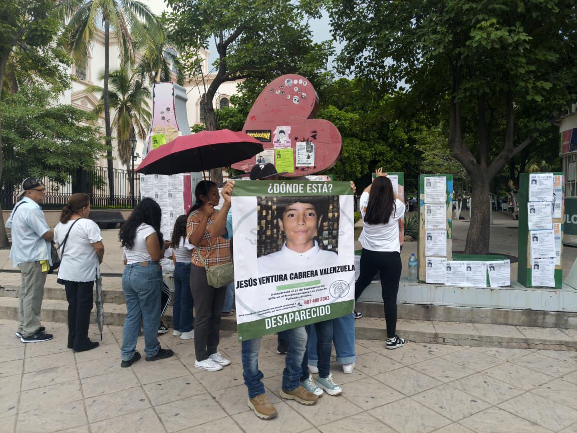 $!Tapizan letras de Culiacán con ficha del adolescente Jesús Ventura Cabrera, desaparecido hace 11 días
