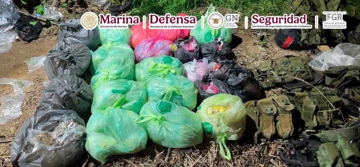 $!Detienen a 8 y aseguran 33 armas largas, vehículos y explosivos en Sinaloa