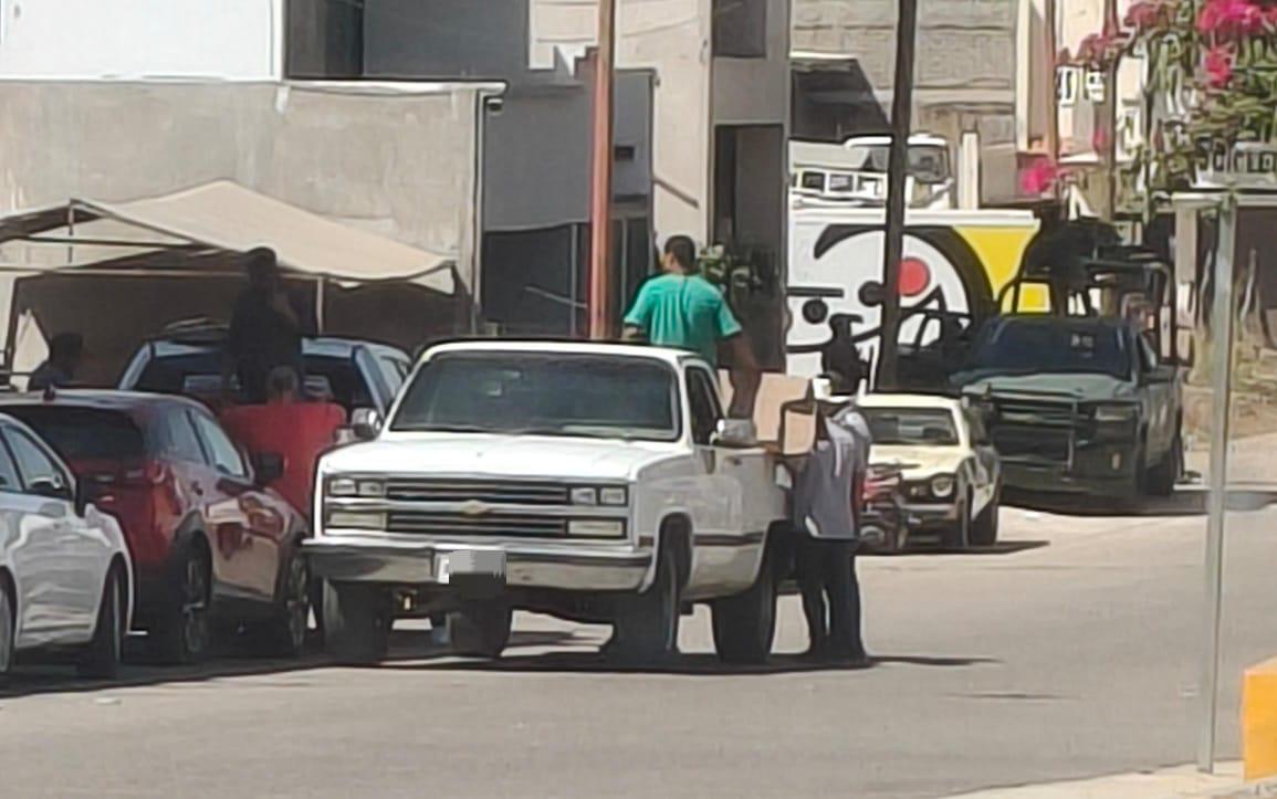 $!Apoyo Ejército a familias de la sierra de Rosario a bajar por suministros