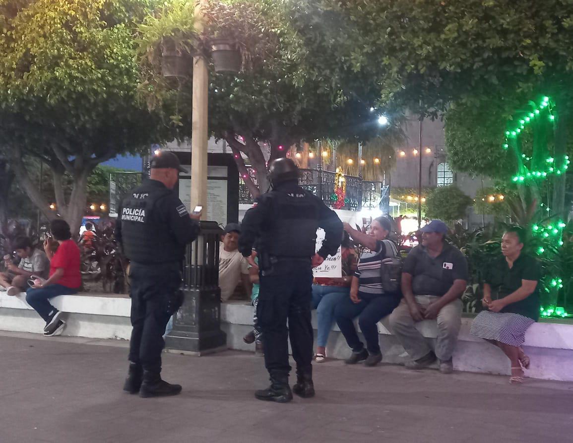 $!Por informe, blindan acceso a Palacio Municipal en Escuinapa