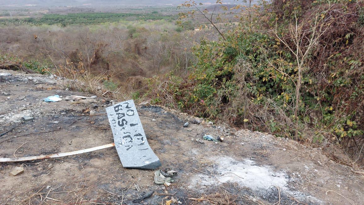 $!Hallan cuerpo en auto en un barranco; podría ser Aimé Joanna