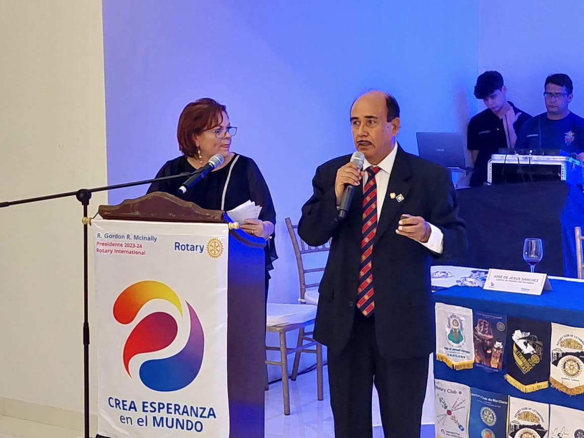 $!José Sandoval expresa un mensaje a los presentes.