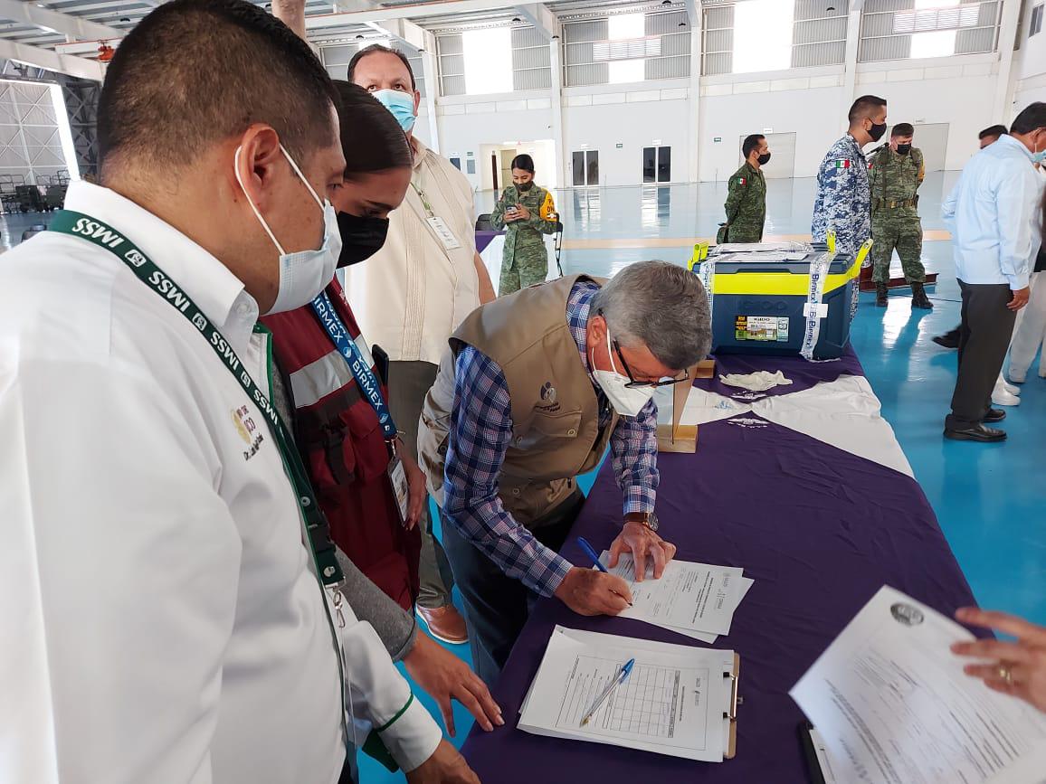 $!Más de 20 mil vacunas para adultos mayores llegan a Sinaloa