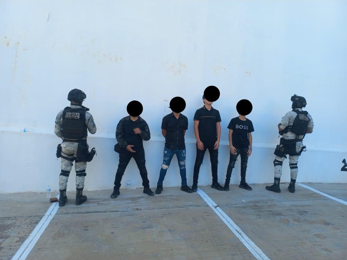 $!Detienen a civiles armados tras persecución en la Zona Dorada de Mazatlán