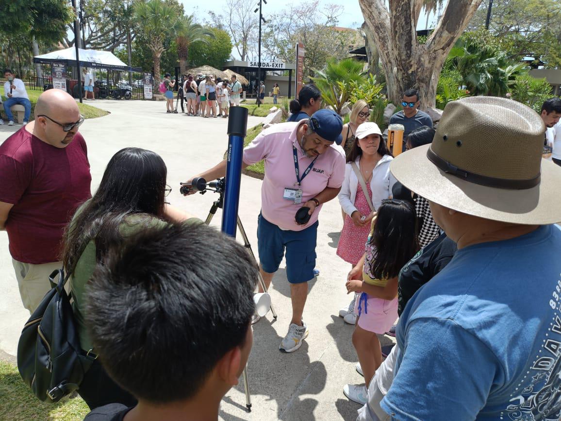$!Abre Gran Acuario Mazatlán sus puertas a más de 7 mil exploradores para el Eclipse Total de Sol