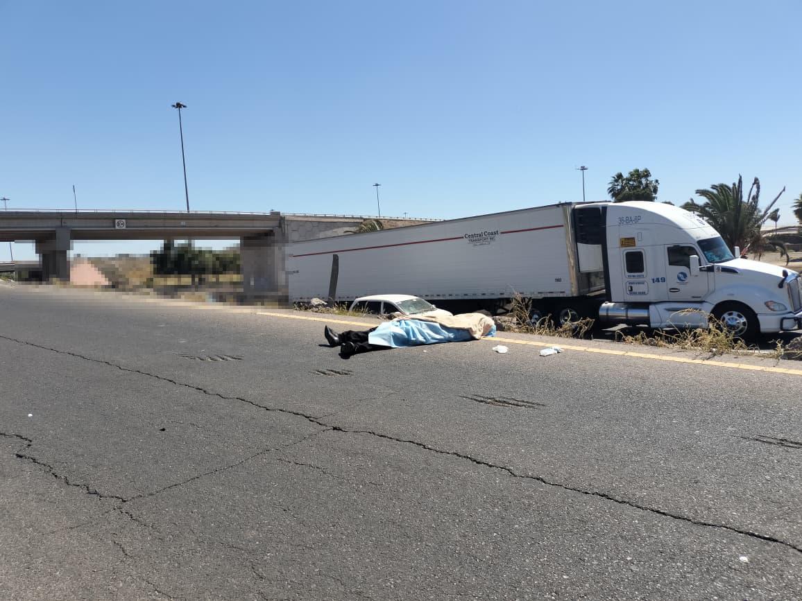 $!Motociclista pierde la vida tras derrapar en El Trébol al norte de Los Mochis