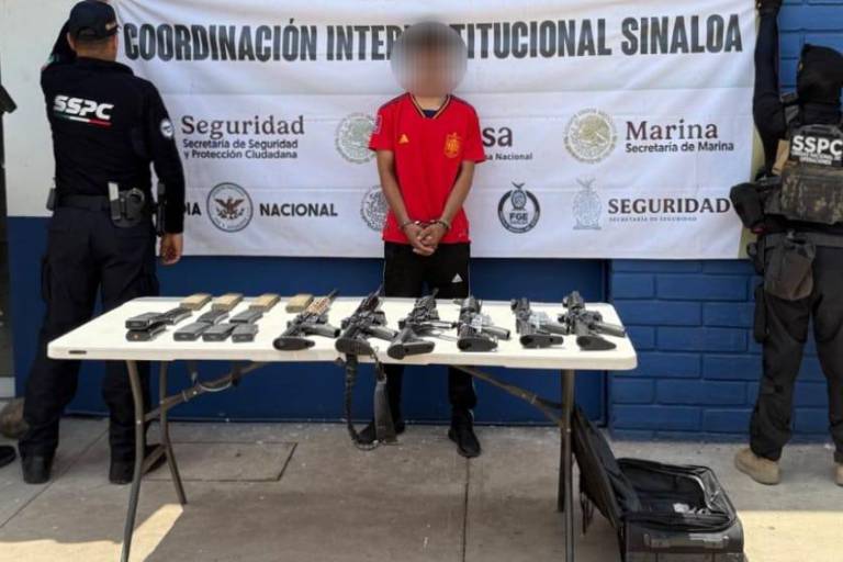 Cae civil con seis fusiles de asalto y cartuchos en operativo en Navolato