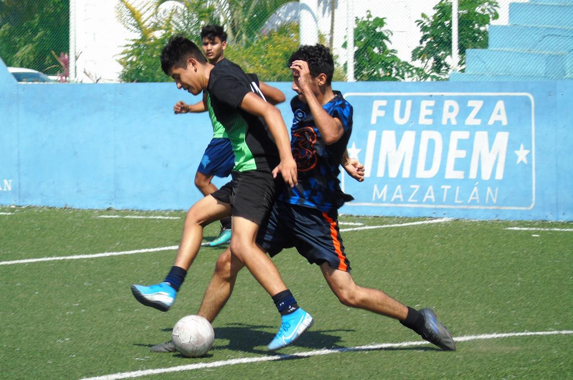 $!Prepa Jaramillo y Rosales Matutina comparten liderato en Liga Estudiantil de Futbol Rápido