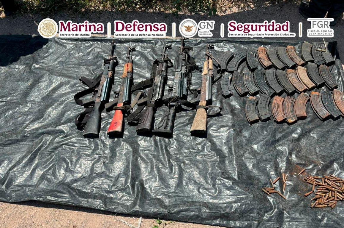 $!Detienen a 8 y aseguran 33 armas largas, vehículos y explosivos en Sinaloa