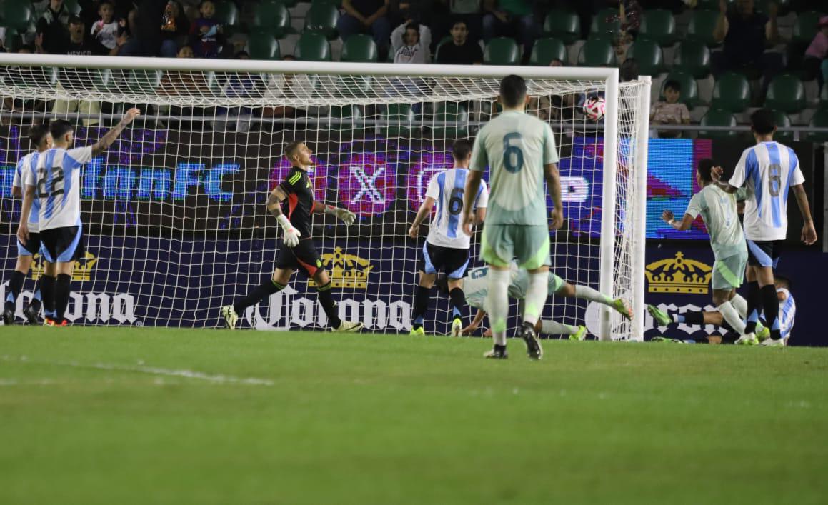 $!¡Sencillito! Argentina golea a México en el Estadio El Encanto