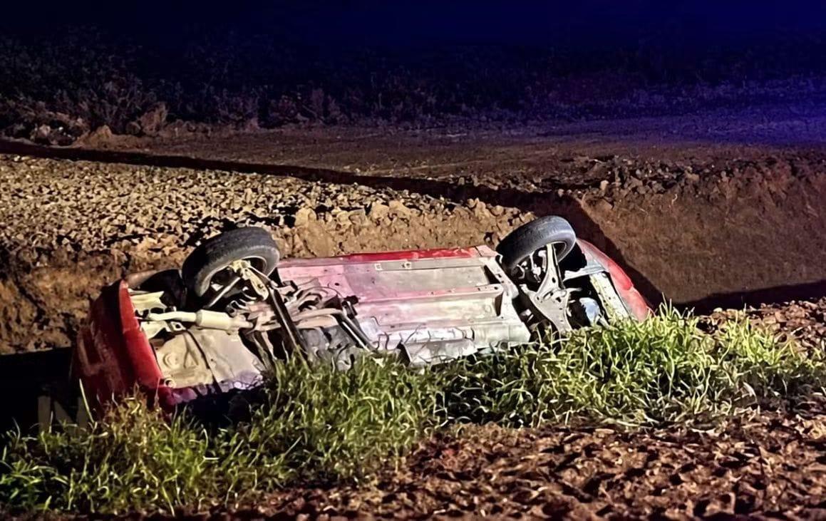 $!Muere adulto mayor tras volcar y caer en su vehículo a un canal de riego en Ruiz Cortines, Guasave