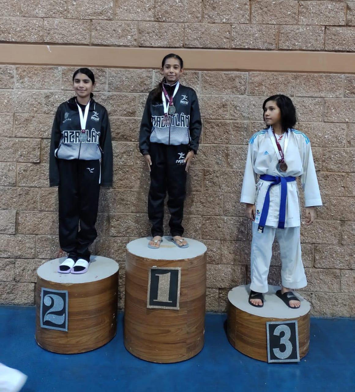 $!Regresan karatecas de Mazatlán con 32 medallas de preselectivo realizado en Culiacán