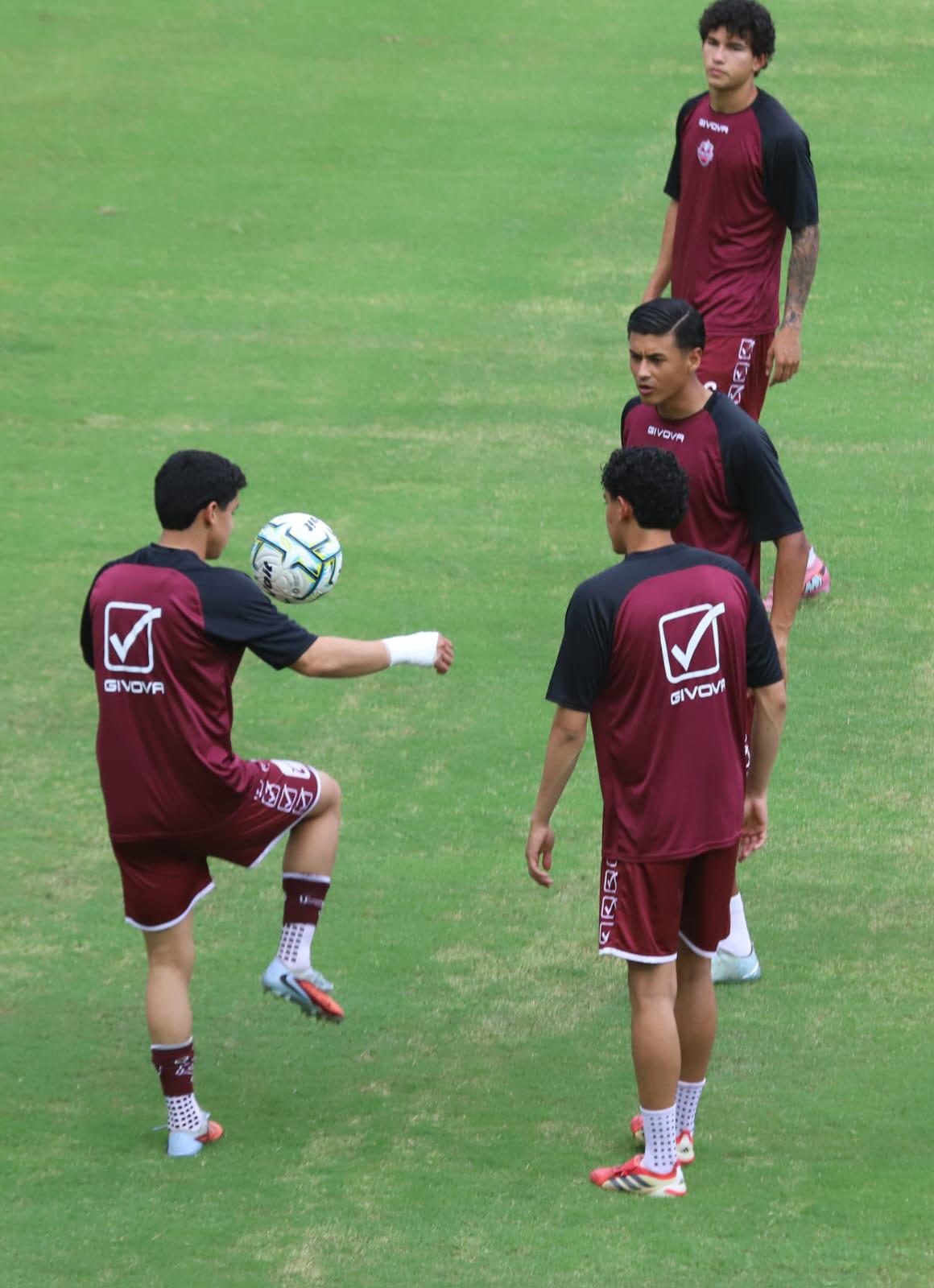 $!El debut de Dorados en Mazatlán decepciona por la escasa asistencia en El Encanto