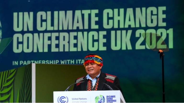 Participación del líder indígena Tuntiak Katan en el evento de Bosques en el Scottish Event Campus, Glasgow, durante la COP26.