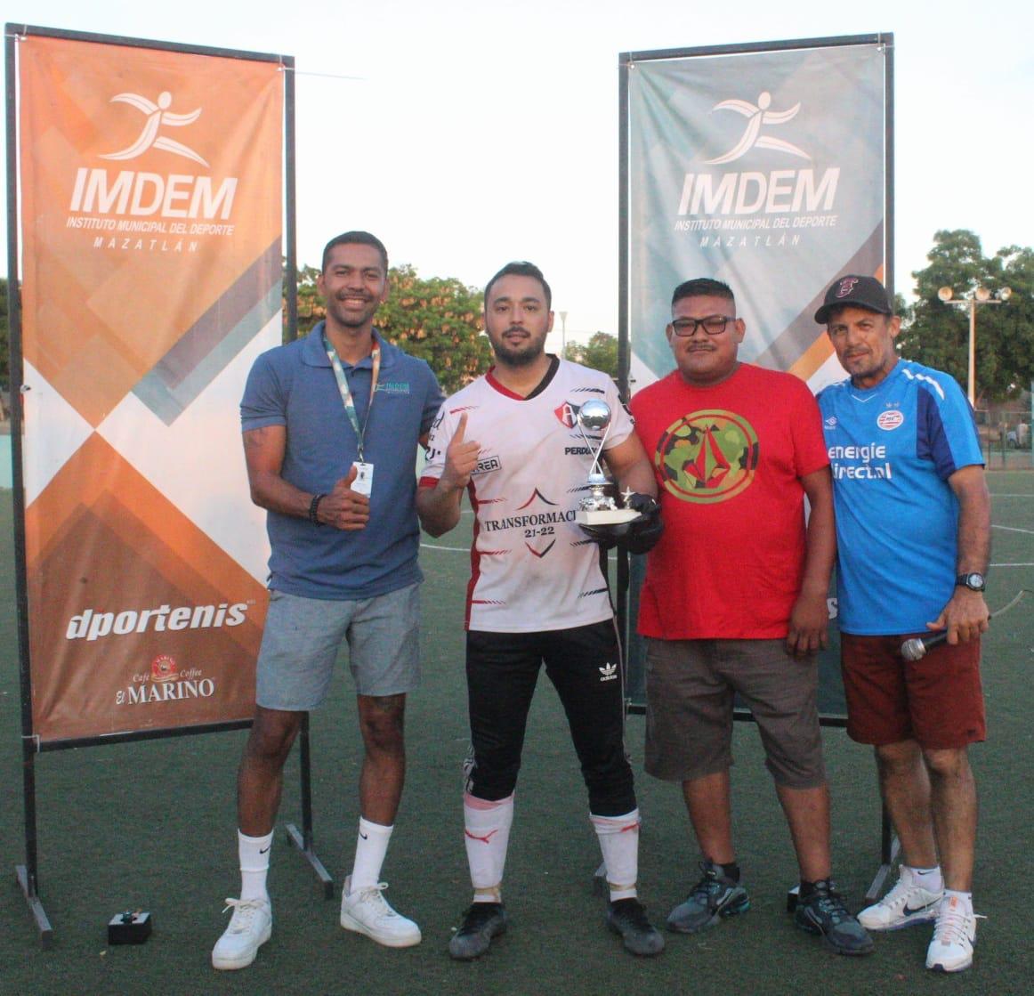 $!Tritones HKP alza la Copa de la Liga de Primera Fuerza de la Flores Magón