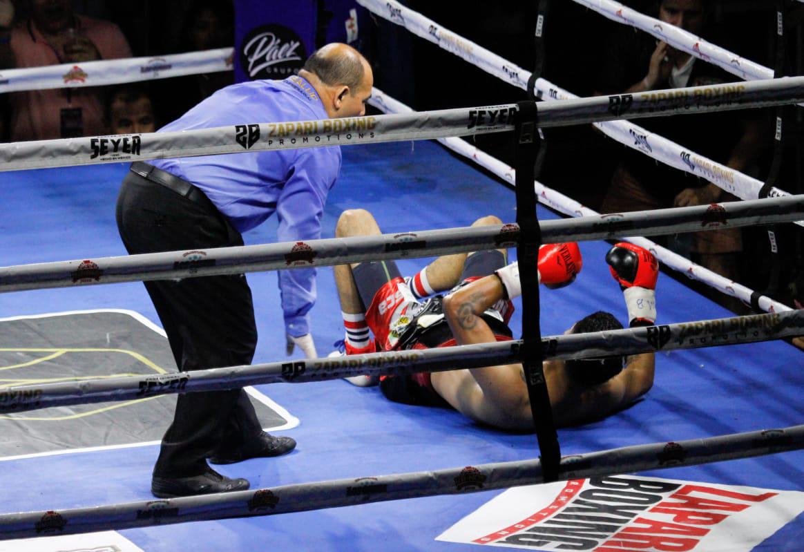 $!Luce ‘Veneno’ Aréchiga ante su público y sigue invicto