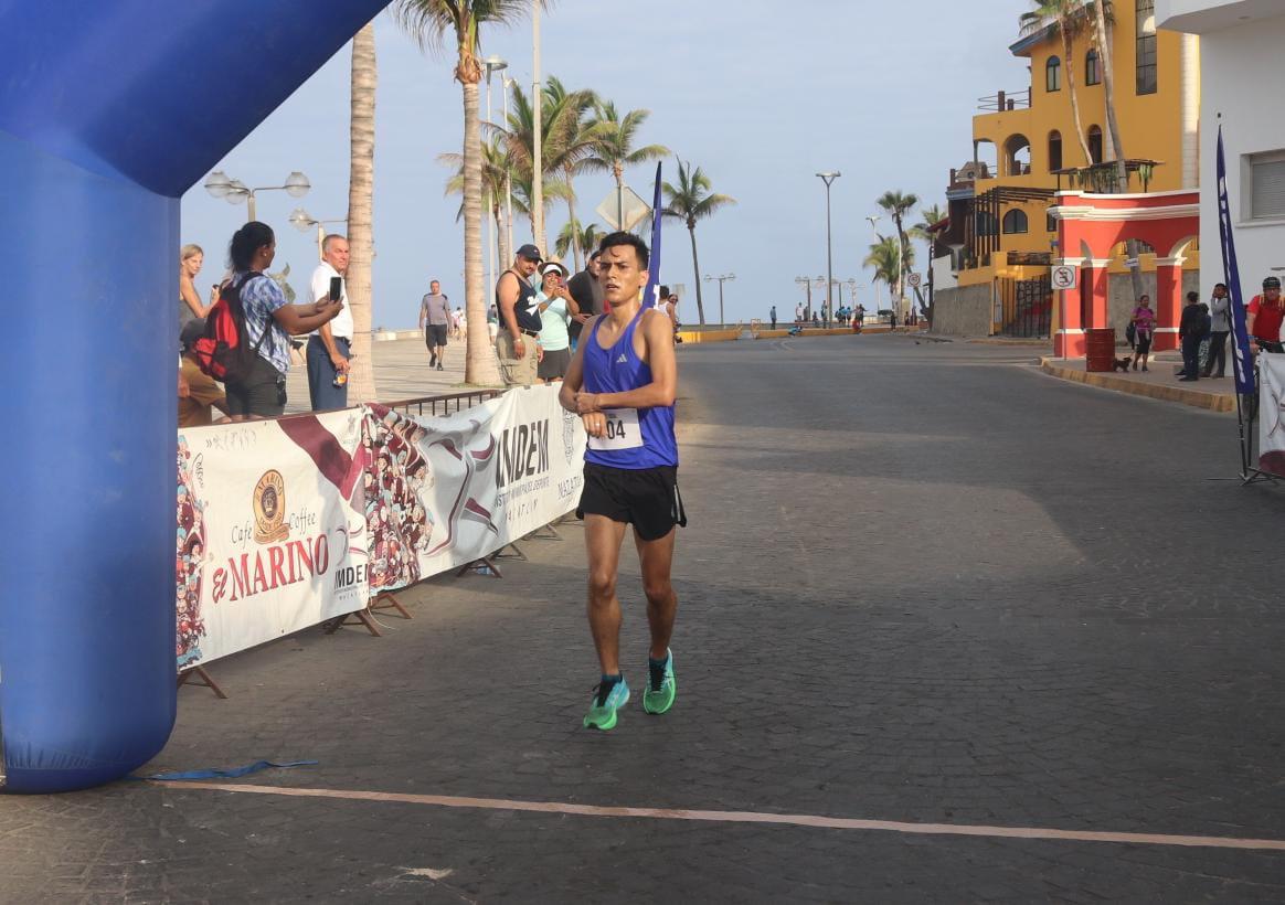 $!Los Labrador imponen la casta en Carrera por la Salud AMASFAC