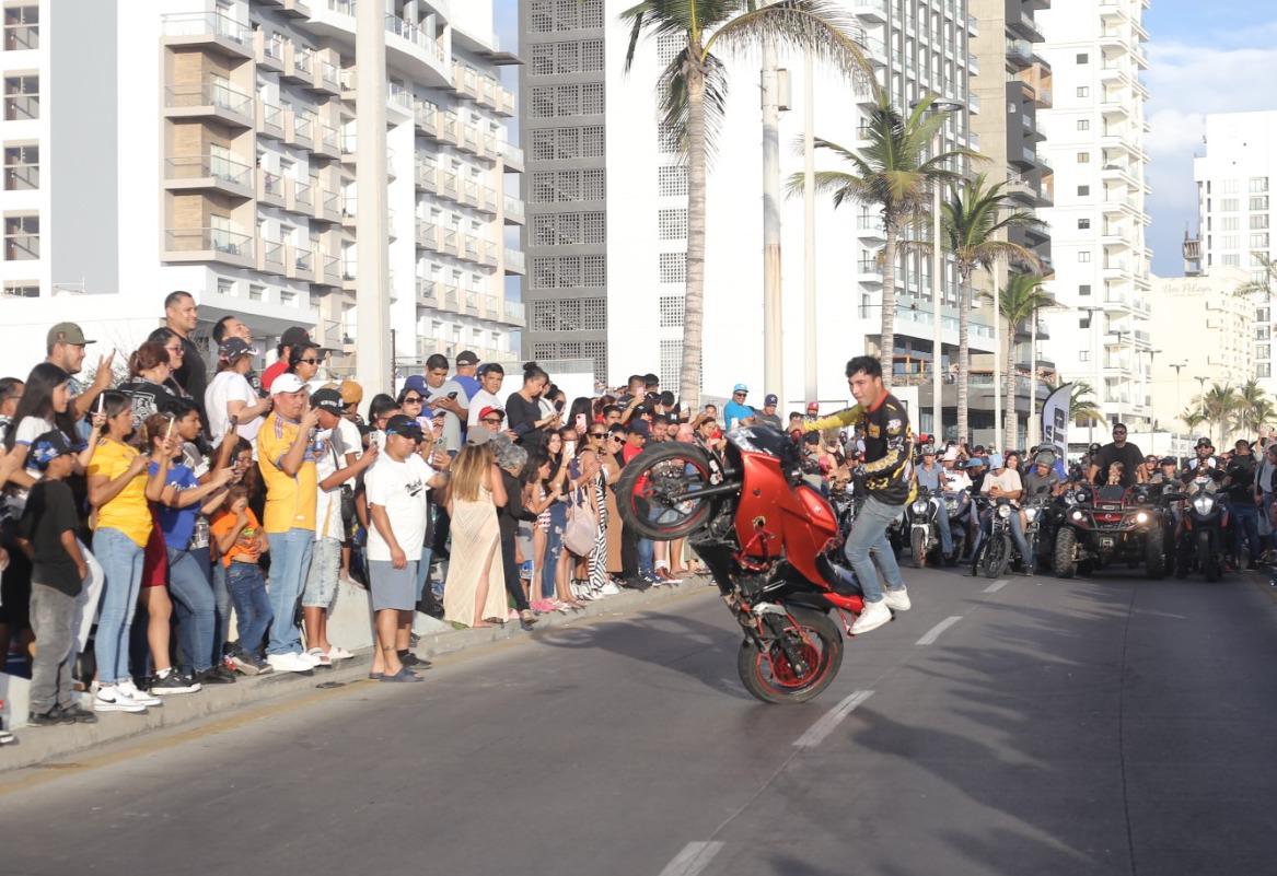 $!Rugen los motores en el magno desfile de la Semana de la Moto Mazatlán 2026