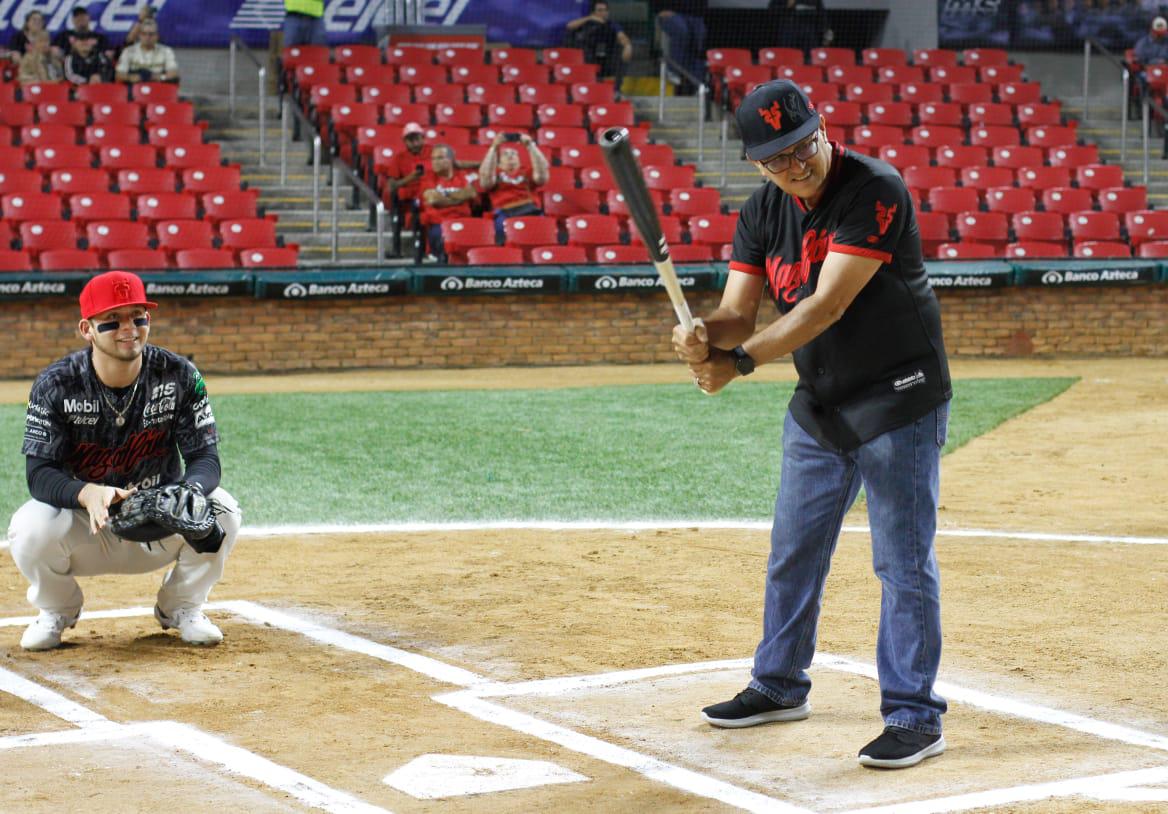 $!Rinde Venados homenaje a trayectoria del fotoperiodista Andrés García