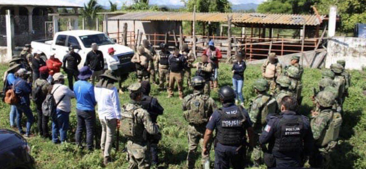 $!Encuentran 11 cuerpos dentro de siete fosas clandestinas en Tecomán, Colima