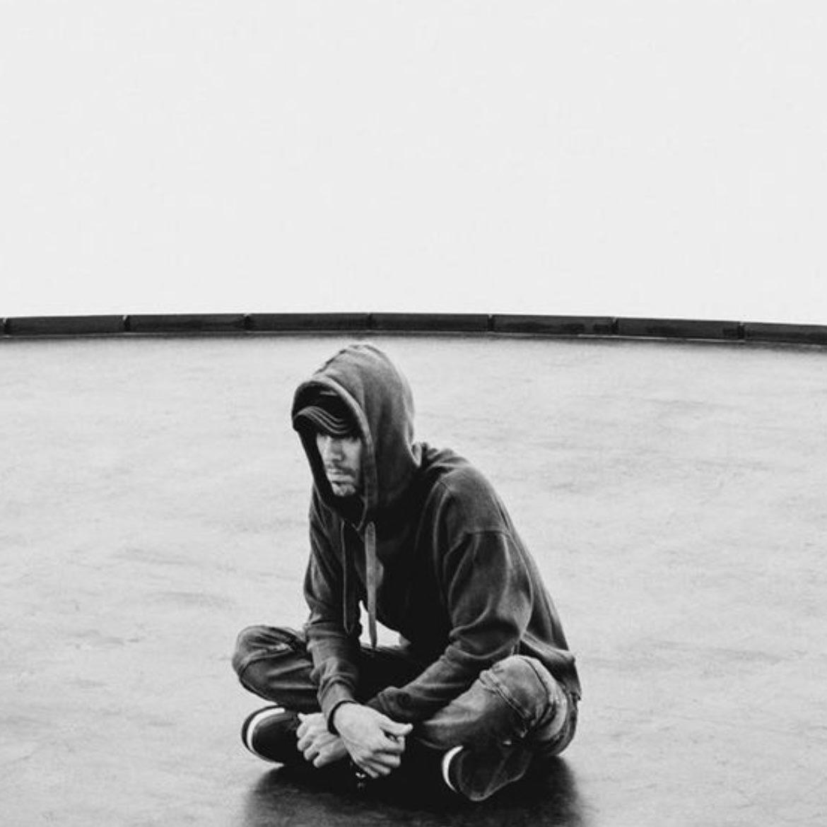 $!Conmueve a Enrique Iglesias su nuevo sencillo 'Espacio en tu corazón'