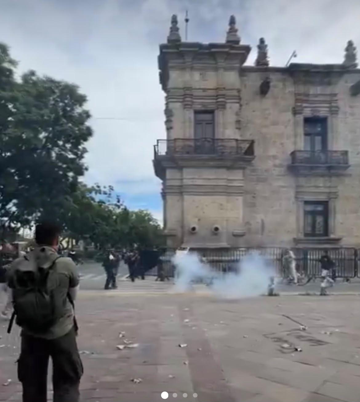 $!Reportan saqueos, bombas molotov e incendios en el Poder Judicial y Congreso de Jalisco