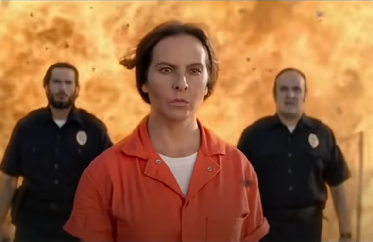 En su tercera temporada, ‘La Reina del Sur’ evoluciona de serie sobre el narco a thriller de acción