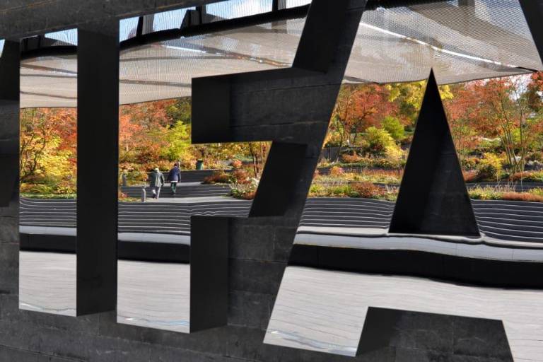 La FIFA toma medidas contra Rusia y amaga con más