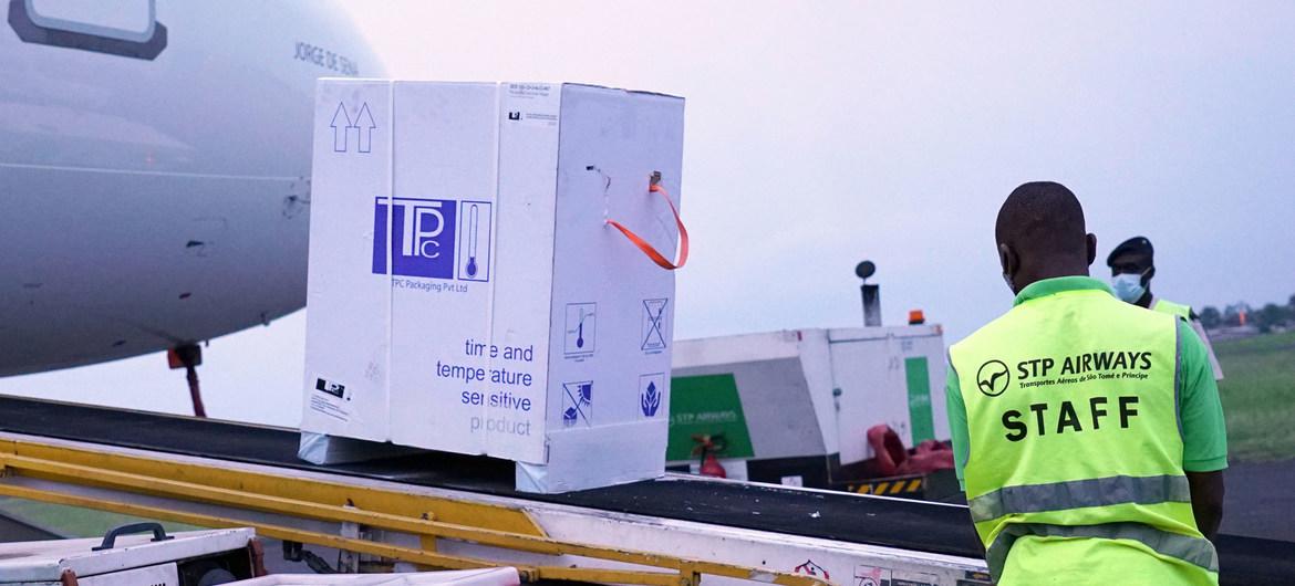 $!Las vacunas contra el Covid-19 llegan a Santo Tomé a través de las dependencias de COVAX.