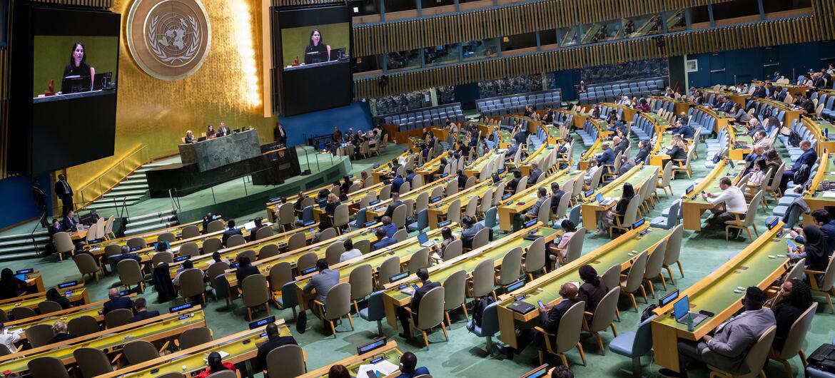 $!La presidenta de la Asamblea General, Annalena Baerbock (en pantalla), presidió la reunión de la Asamblea General sobre el fortalecimiento del Sistema de las Naciones Unidas.