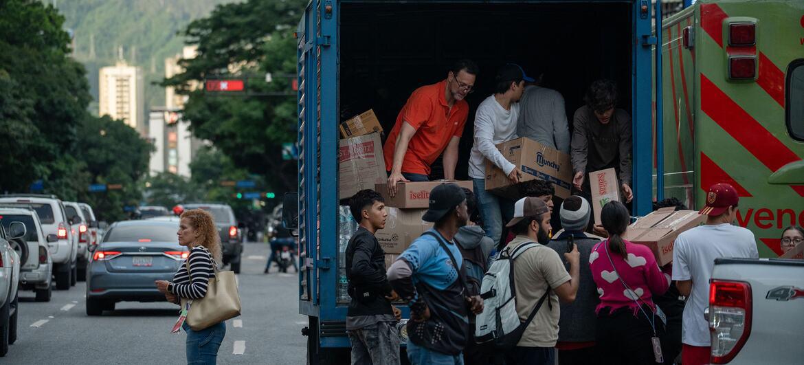$!Se están entregando suministros de ayuda a las personas afectadas por el terremoto en Venezuela.