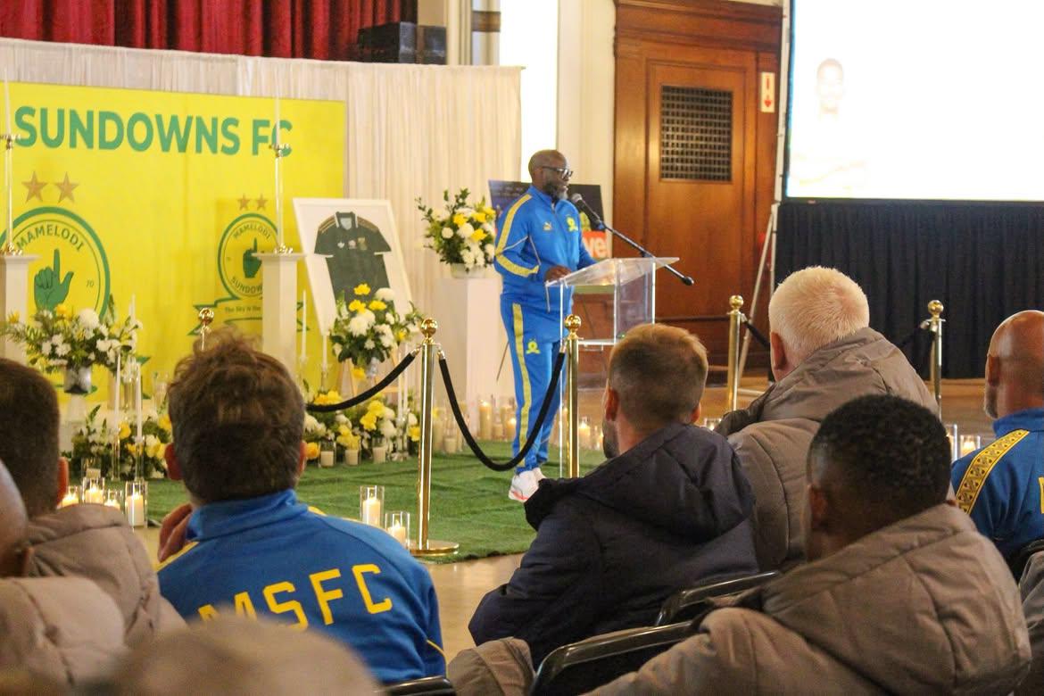 $!Sudáfrica despide a Jayden Adams entre homenajes y muestras de apoyo del futbol mundial