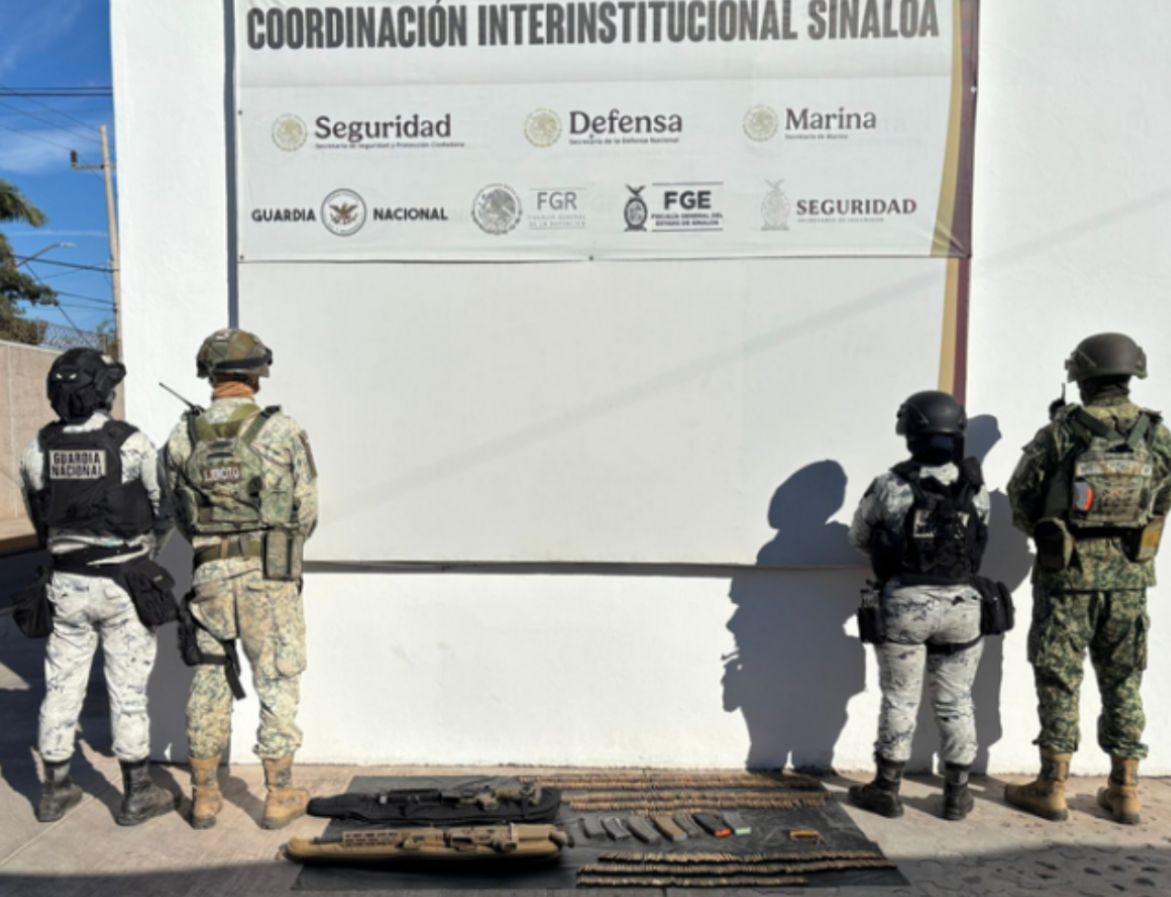 $!Aseguran dos armas largas y casi mil cartuchos en la 5 de Febrero, en Culiacán